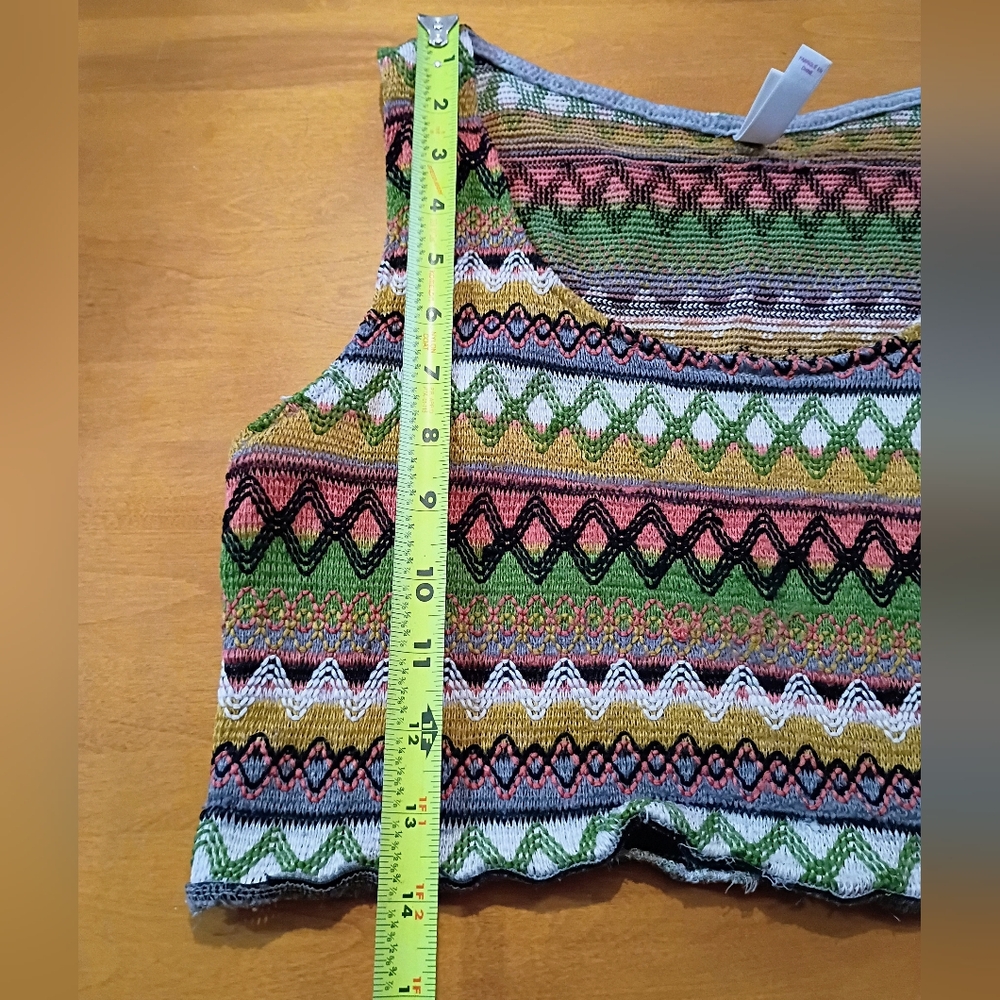 Multicolor Patterned Crop Top - Picture 4 of 5